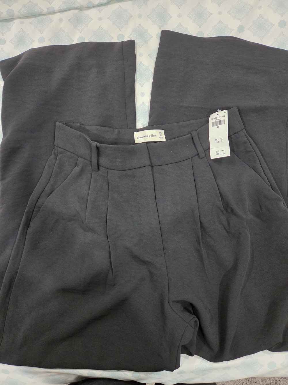 Abercrombie & Fitch Black Pleated Trousers - Picture 1 of 4